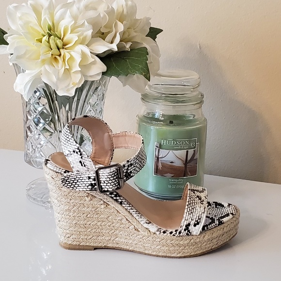 🆕️ Ankle Strap Espadrille Wedges~ Snake Skin - Picture 2 of 5